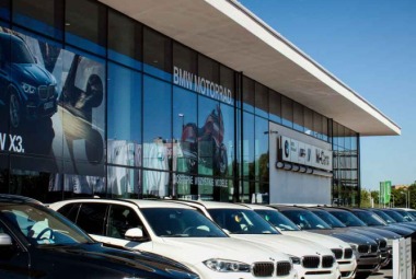 Samochod-Salon-Samochodowy-BMW-MCars-Conrada-ArchiVision-05-ikona
